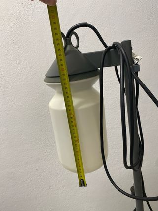 Lámpara de pie exterior gris y blanca