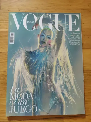 Lote 3 revistas: 2 de Vogue y 1 de MujerHoy