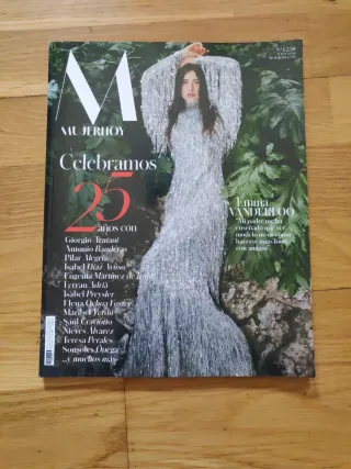 Lote 3 revistas: 2 de Vogue y 1 de MujerHoy