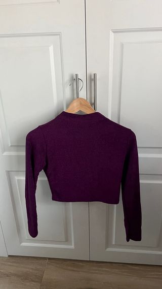 Conjunto de fiesta top morado y pantalón gris