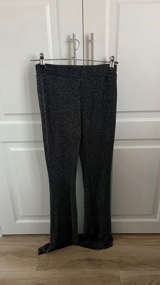 Conjunto de fiesta top morado y pantalón gris