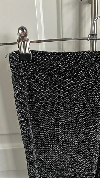 Conjunto de fiesta top morado y pantalón gris