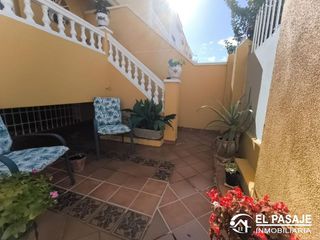 Casa adosada en venta en Linares