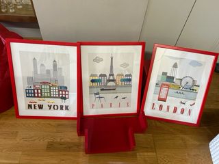 Puf,alfonbras,estanterias.