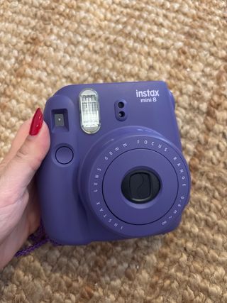 Cámara Instax Mini 8 + Funda Morada
