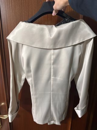 Conjunto de fiesta beige y marrón