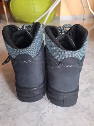 Botas Trekking y Montaña Azul Grisáceo