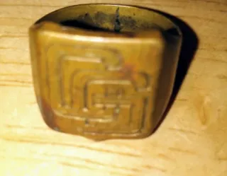 Anillo antiguo con CG