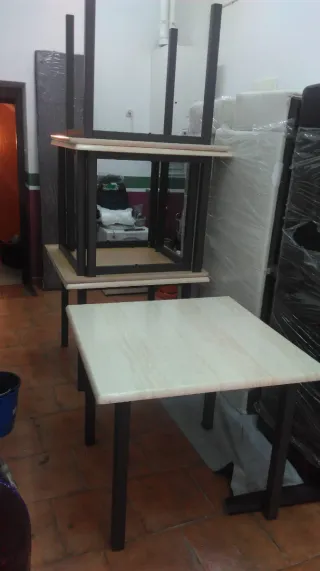 Mesa de bar estilo mármol