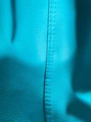 Puff pera polipiel azul turquesa