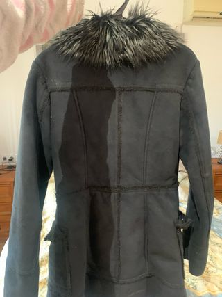 Abrigo Bershka negro pelo