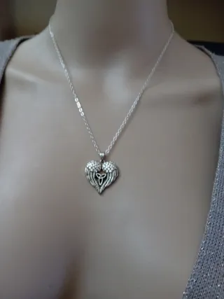 Collana cuore ali con ciondolo celtico