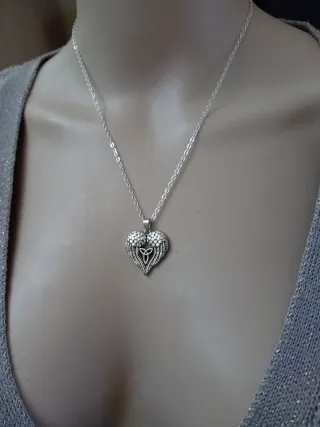 Collana cuore ali con ciondolo celtico