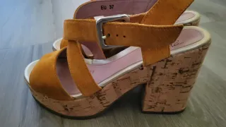 Sandalias mostaza Moda SKIN Plataforma Cuña