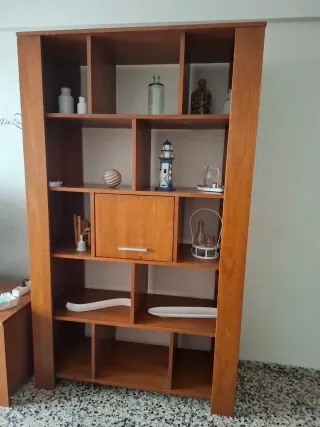 Estantería de madera de teka