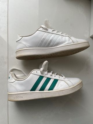 Scarpe Adidas bianche e verdi