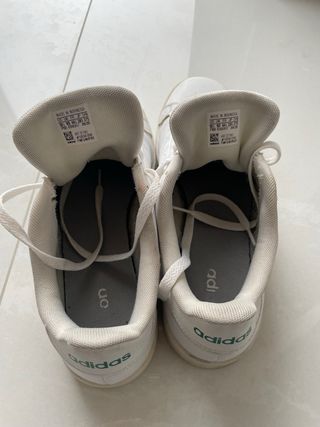 Scarpe Adidas bianche e verdi