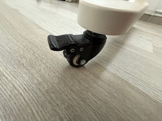 Mesa BEKANT Ikea 160x80 con ruedas. Elevable.