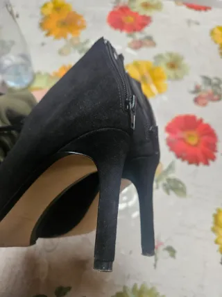 Zapatos tacón negros con cremallera