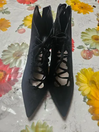 Zapatos tacón negros con cremallera