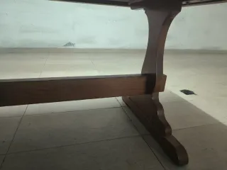 Mesa de comedor y 4 sillas de madera