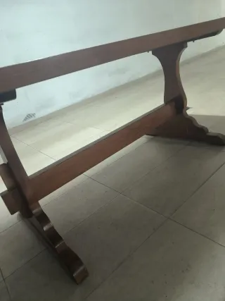 Mesa de comedor y 4 sillas de madera