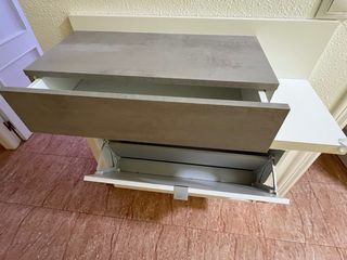 Mueble de entrada blanco y madera clara