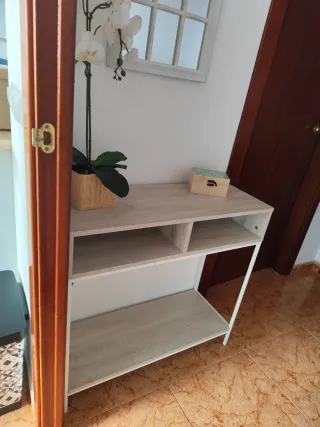 Recibidor estrecho madera y metal, en color gris