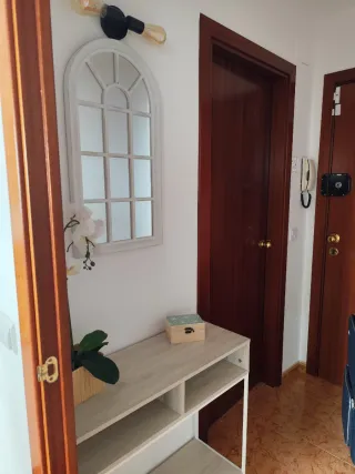 Recibidor estrecho madera y metal, en color gris