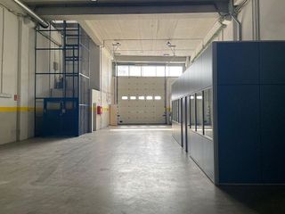 Nave industrial en alquiler en Port en Badalona