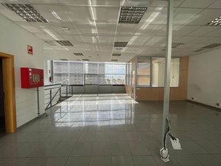 Nave industrial en alquiler en Port en Badalona