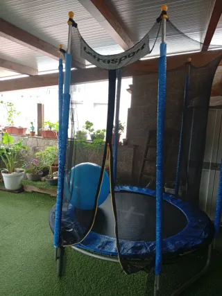 Cama elástica infantil con red de seguridad