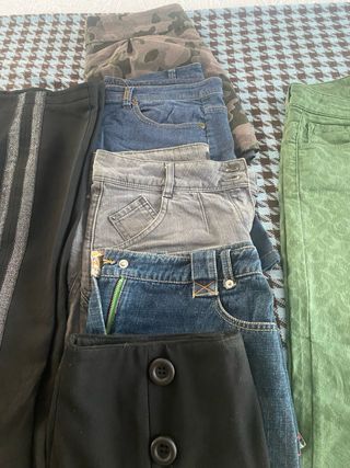 Lote Ropa: Vaqueros, Faldas y Cazadora