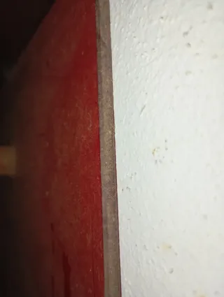 Cristal de mesa rojo y negro