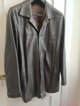Chaqueta de cuero marrón