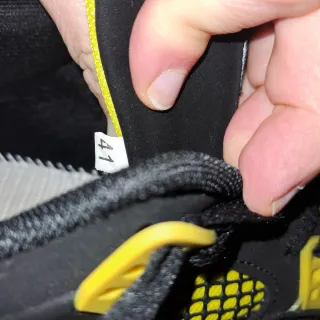 Scarpe Jordan ragazzo nere e gialle