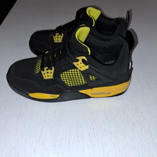 Scarpe Jordan ragazzo nere e gialle