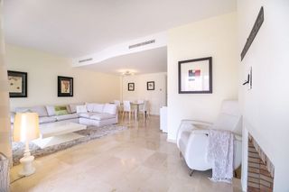 Casa pareada en venta en Calahonda en Mijas