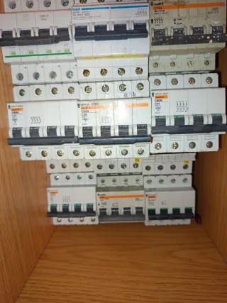 Interruptores magnetotérmicos varias marcas