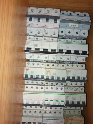 Interruptores magnetotérmicos varias marcas