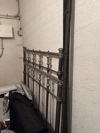 Estructura de cama de hierro