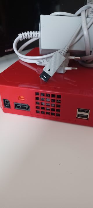 Nintendo Wii + 2 Mandos (Rojo, Negro) + Wii Sports