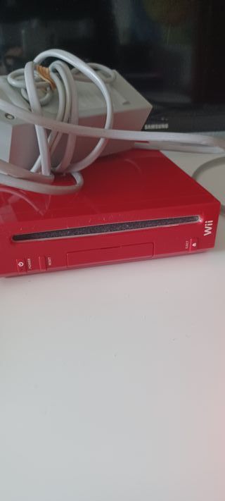 Nintendo Wii + 2 Mandos (Rojo, Negro) + Wii Sports