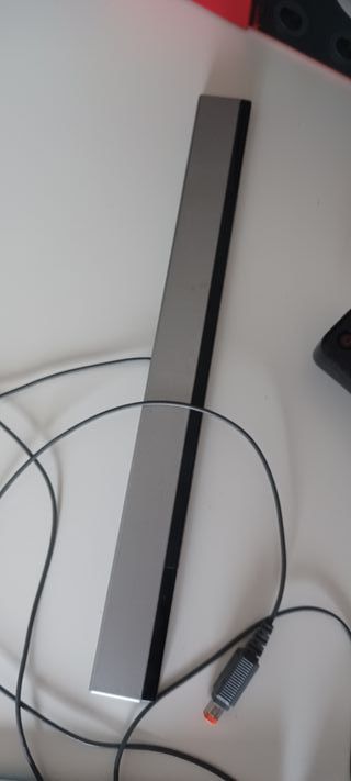 Nintendo Wii + 2 Mandos (Rojo, Negro) + Wii Sports