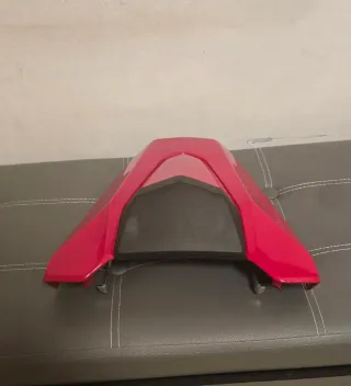 Tapa colín Honda CBR650R 2025 Roja