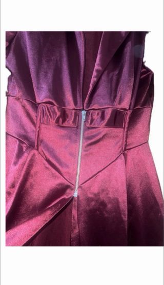 Vestido de fiesta rojo satinado