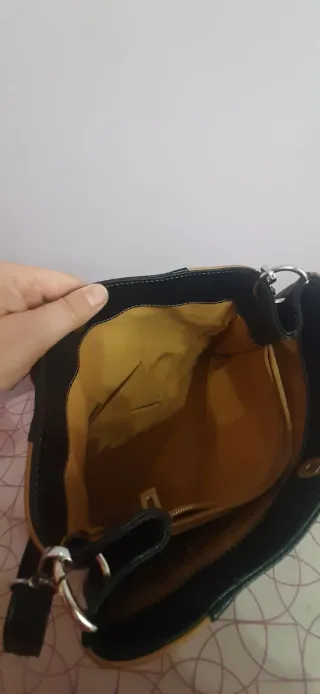 Bolso de piel negro y marrón