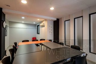 Local comercial en venta en Pubilla Cases en Hospitalet de Llobregat, L´