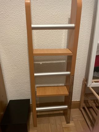 Escalera madera pequeña