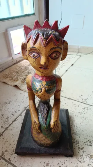 Pie de lámpara madera estilo colonial.